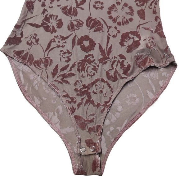 Forever 21 Preppy Embossed Velvet Long Sleeve Bodysuit - Picture 4 of 7